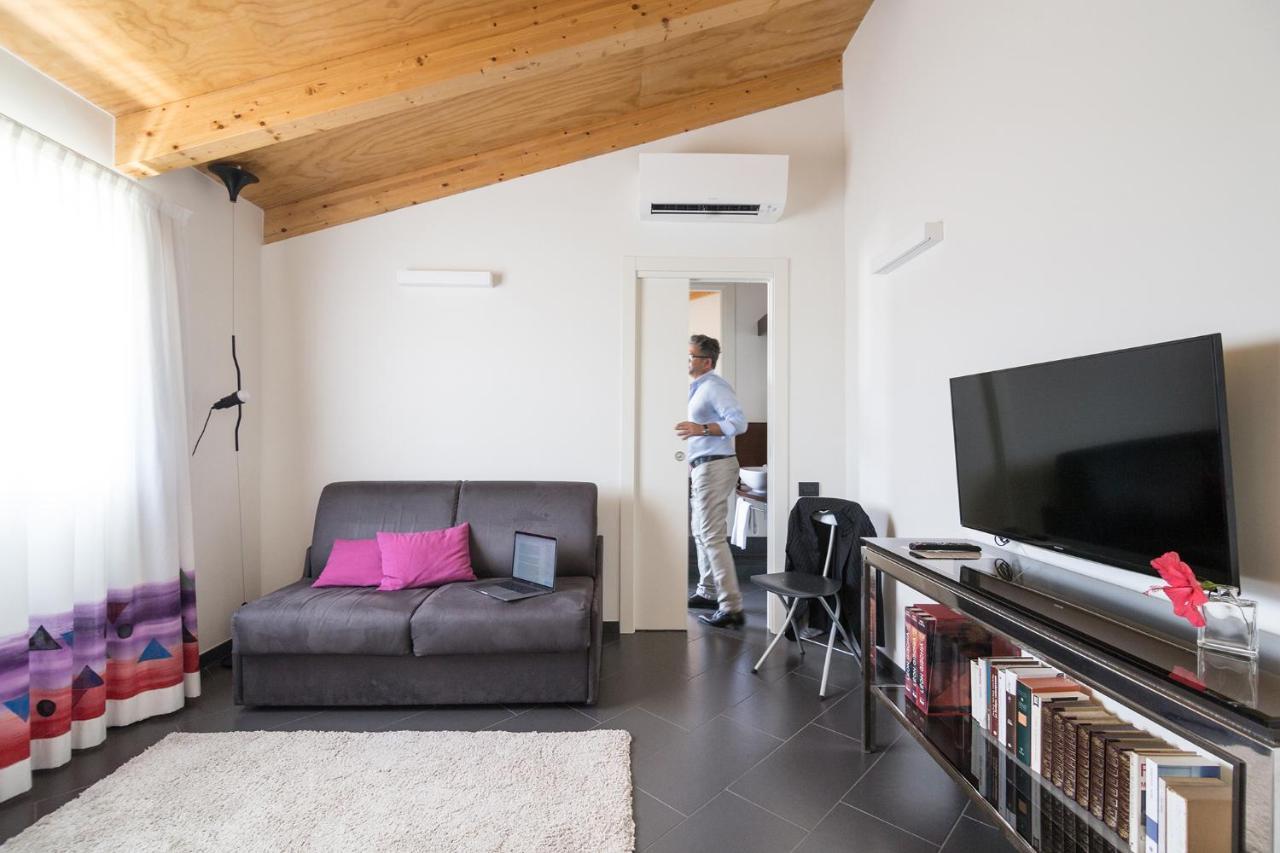 Foyer Rooms & Suites Affittacamere Cagliari Extérieur photo
