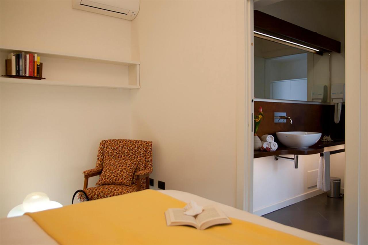 Foyer Rooms & Suites Affittacamere Cagliari Extérieur photo